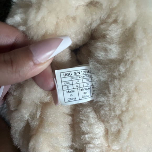 Ugg boots - Picture 6 of 6